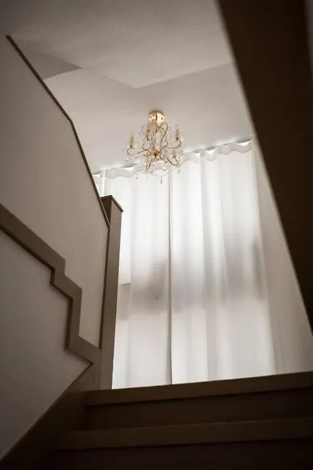 Split Level House In Hongdae Daire Seul